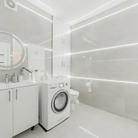 New Arcadia Glass Apartment *